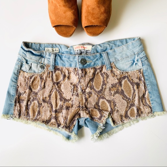 Hot Kiss Pants - HOT KISS Snake Print Jean Shorts 💙🧡